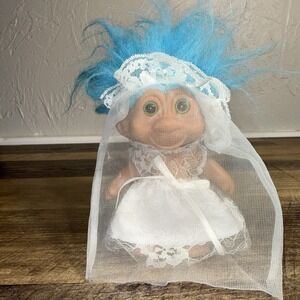 Vintage 1991 TNT Bridal Troll Doll W/Blue Hair, Green Eyes White Lace Dress Veil